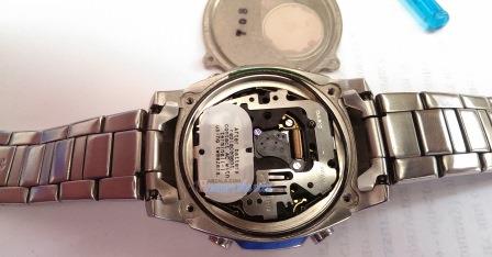 Replacing batteries in watches Casio AMW 707 003