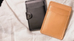 Vertical cardholder