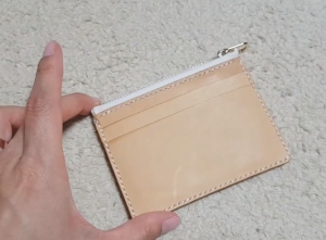 Free zip cardholder pattern from It's a hobby