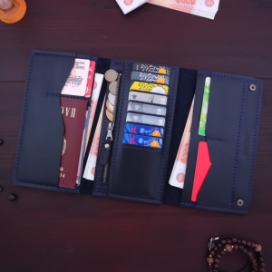 Free travel wallet pattern from Mark Nikolai Leather