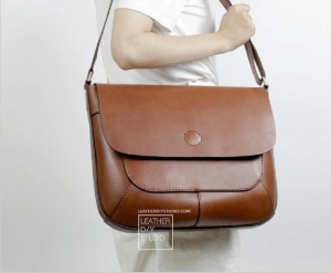 Free Pattern Crossbody Bag #56 by Leather DIY Studio