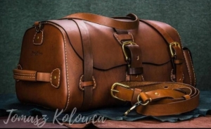 Free travel bag pattern from Tomasz Kolowca Leathercraft