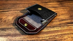 Free pattern small classic wallet from Maju T works