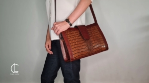 Free pattern women's bag from Caspia Leather