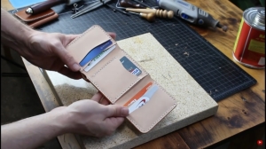 Free trifold wallet pattern from MAKESUPPLY