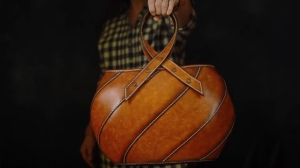 Free Gospodeyna bag pattern by Leatherhub