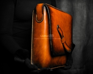 Free messenger bag pattern from LeatherHub