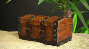 Free Leather Treasure Chest Pattern by Creative Awl