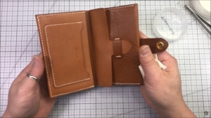 Free pattern wallet bifold from MIROARTE