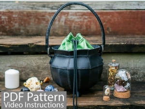 Free Cauldron Bag pattern from Paintyee Designs