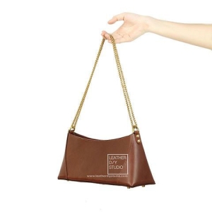 Free Pattern: Small Clutch by Leather DIY Studio
