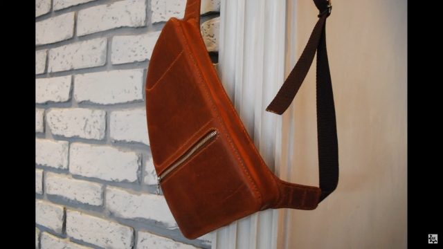 leather sling bag andrew karpov 002 thumbs