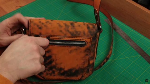 simple leather bag 003 thumbs