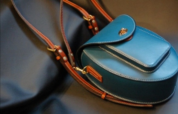 small leather womens handbag backpack transformer on the shoulder 004