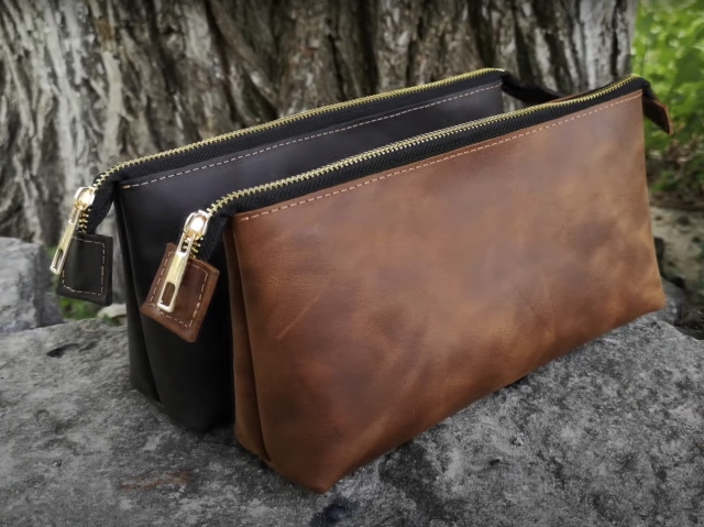 leather-cosmetic-bag-from-leatherworking-together-001-thumbs