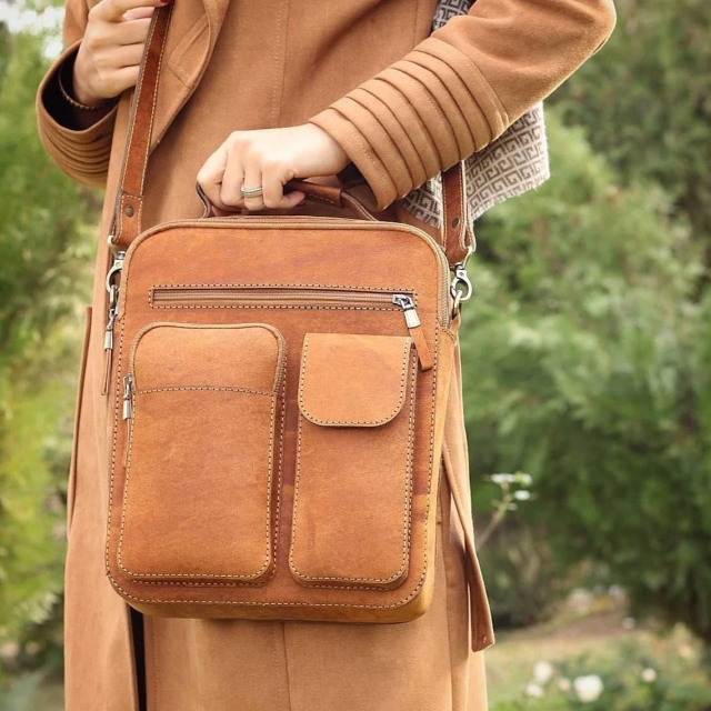 crossbody-briefcase-bag-from-mark-nikolai-leather-001-thumbs