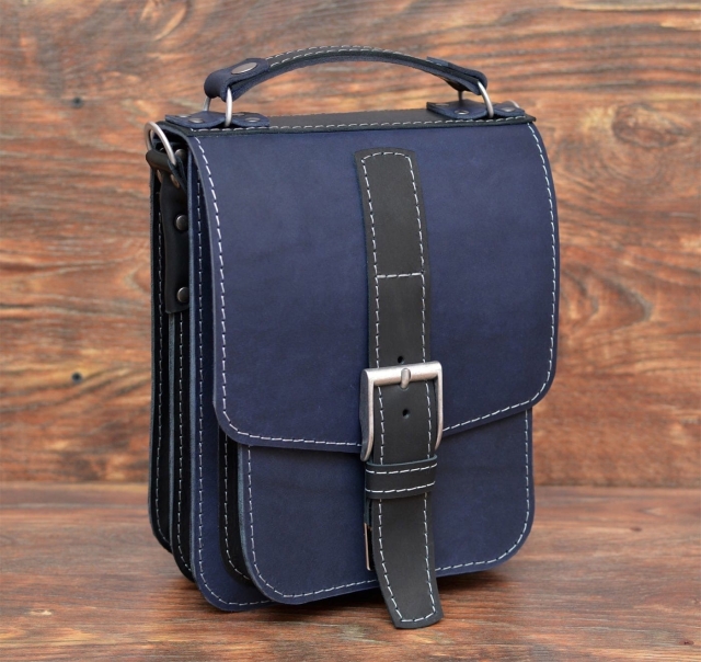 small-shoulder-bag-with-3-compartments-001-thumbs