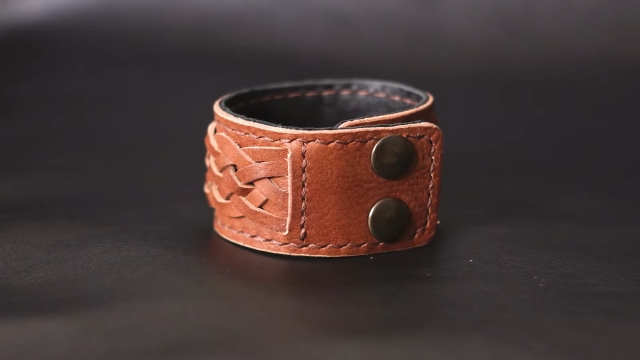 viking style leather bracelet 002 thumbs