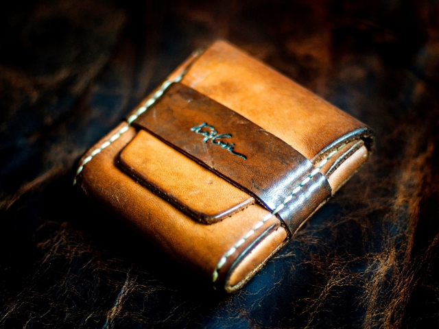 leather-cigarette-case-by-karlova-design-001-thumbs