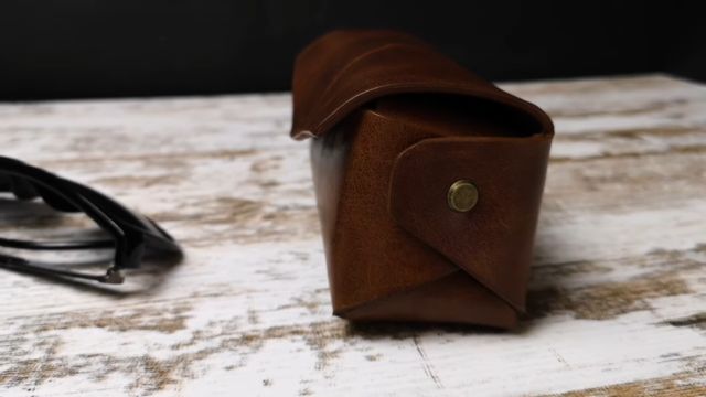 no-sewing-make-a-leather-case-002-thumbs