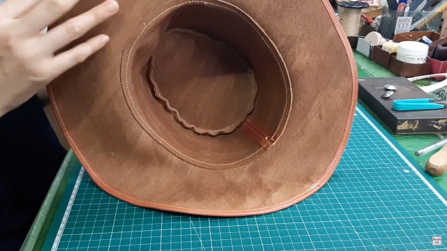 leather hat 002 thumbs