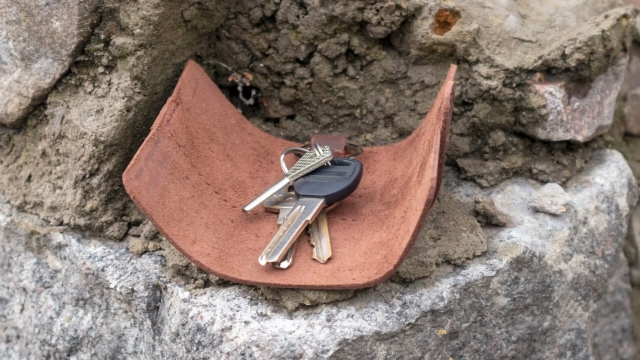 key holder with holster clasp 002 thumbs