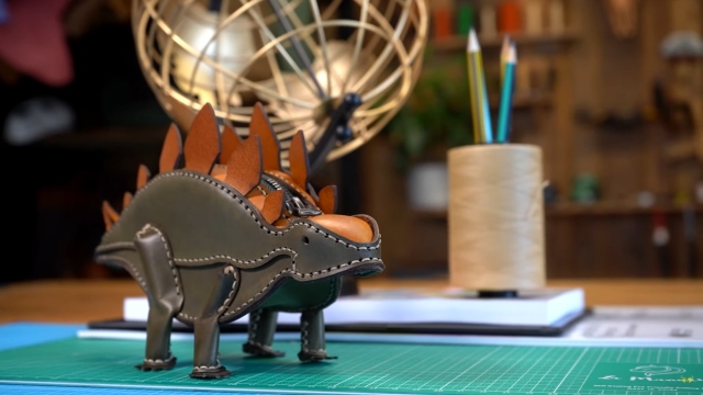 stegosaurus-pencil-case-creative-awl-001-thumbs