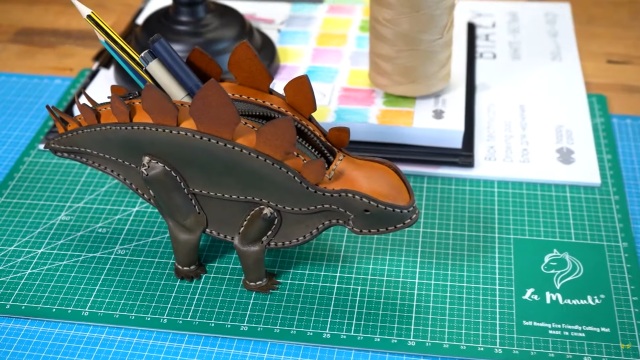 stegosaurus pencil case creative awl 003 thumbs