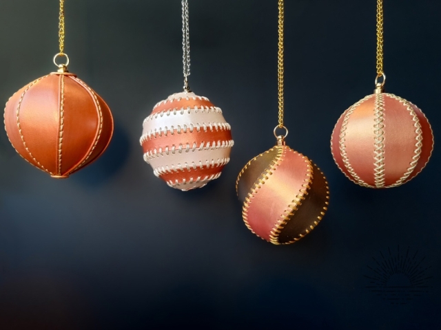 christmas balls from leathercraft pattern 005 thumbs
