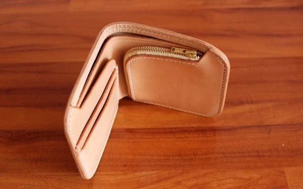 bifold-wallet-with-curved-coin-box-002-thumbs