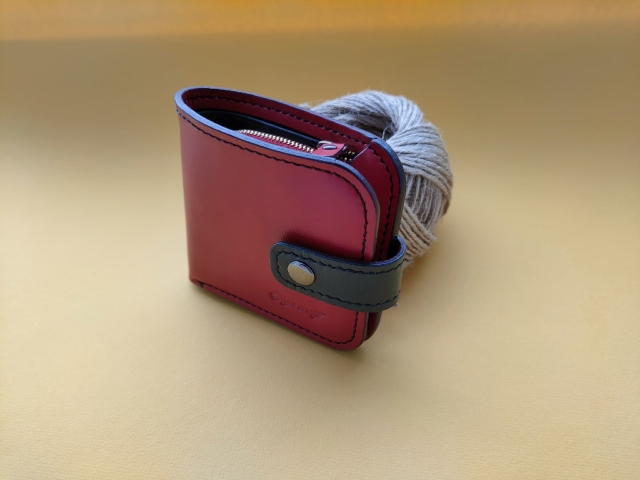 bifold wallet with curved coin box 002 thumbs