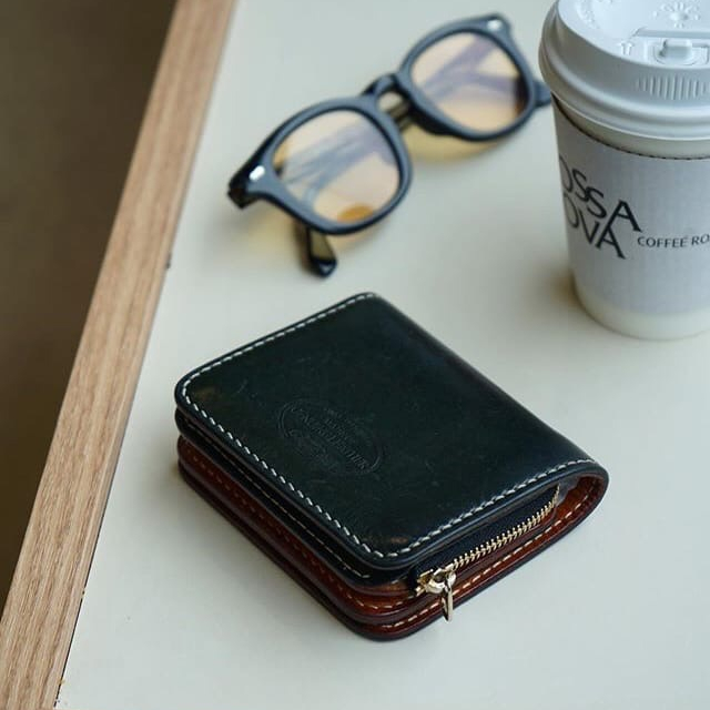 bifold wallet with zip coin holder 002
