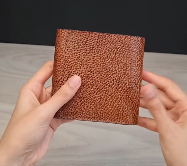bifold with valve from caspia leather 007 thumbs