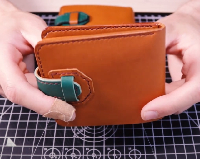 bifold-wallet-with-coin-pouch-from-contribution-000-thumbs