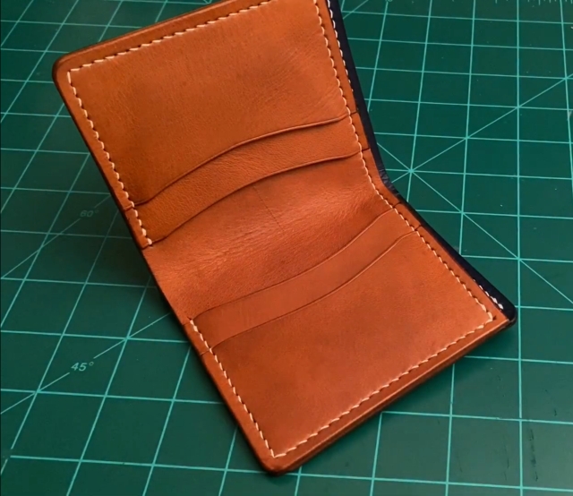 bifold-wallet-with-transverse-pockets-makesupply-thumbs