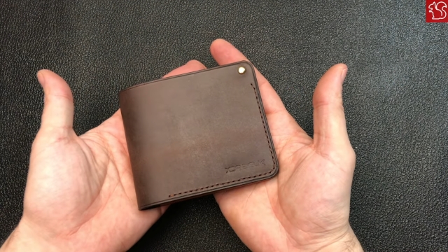 bifold with zip coin box 002 thumbs