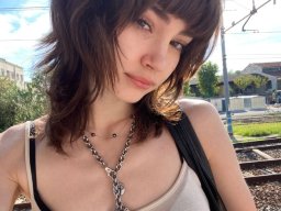 beautiful-students-260924-260924-001