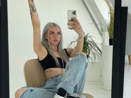 beautiful-students-260924-260924-008