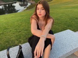 beautiful-students-260924-260924-009