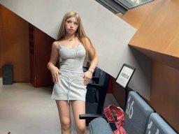 beautiful-students-260924-260924-010