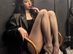 beautiful-students-260924-260924-010