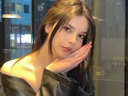 beautiful-students-260924-260924-010
