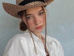beautiful-students-260924-260924-013