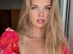 beautiful-students-260924-260924-013