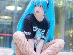 beautiful-students-260924-260924-014