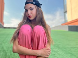 beautiful-students-260924-260924-014