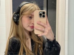beautiful-students-260924-260924-028