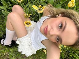 beautiful-students-260924-260924-036