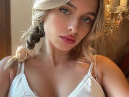 beautiful-students-260924-260924-037