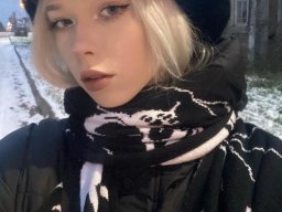 beautiful-students-260924-260924-037